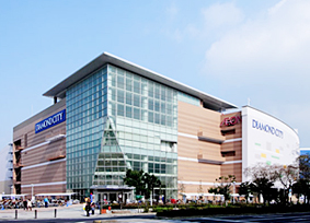 イオンモール鶴見緑地 （旧：イオンモール鶴見リーファ）